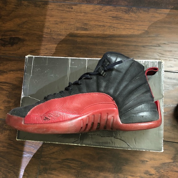 2009 Jordan 12 Flu Games - Picture 2 of 5